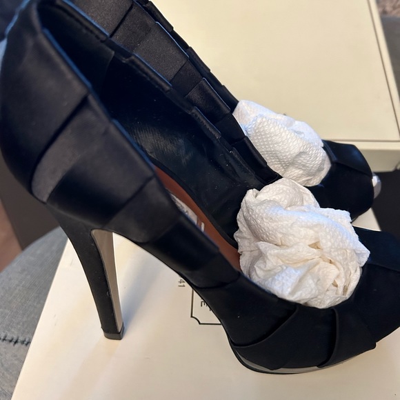 BCBGMAXAZRIA MA-LAURYN black satin heels Size 6M - Picture 3 of 5